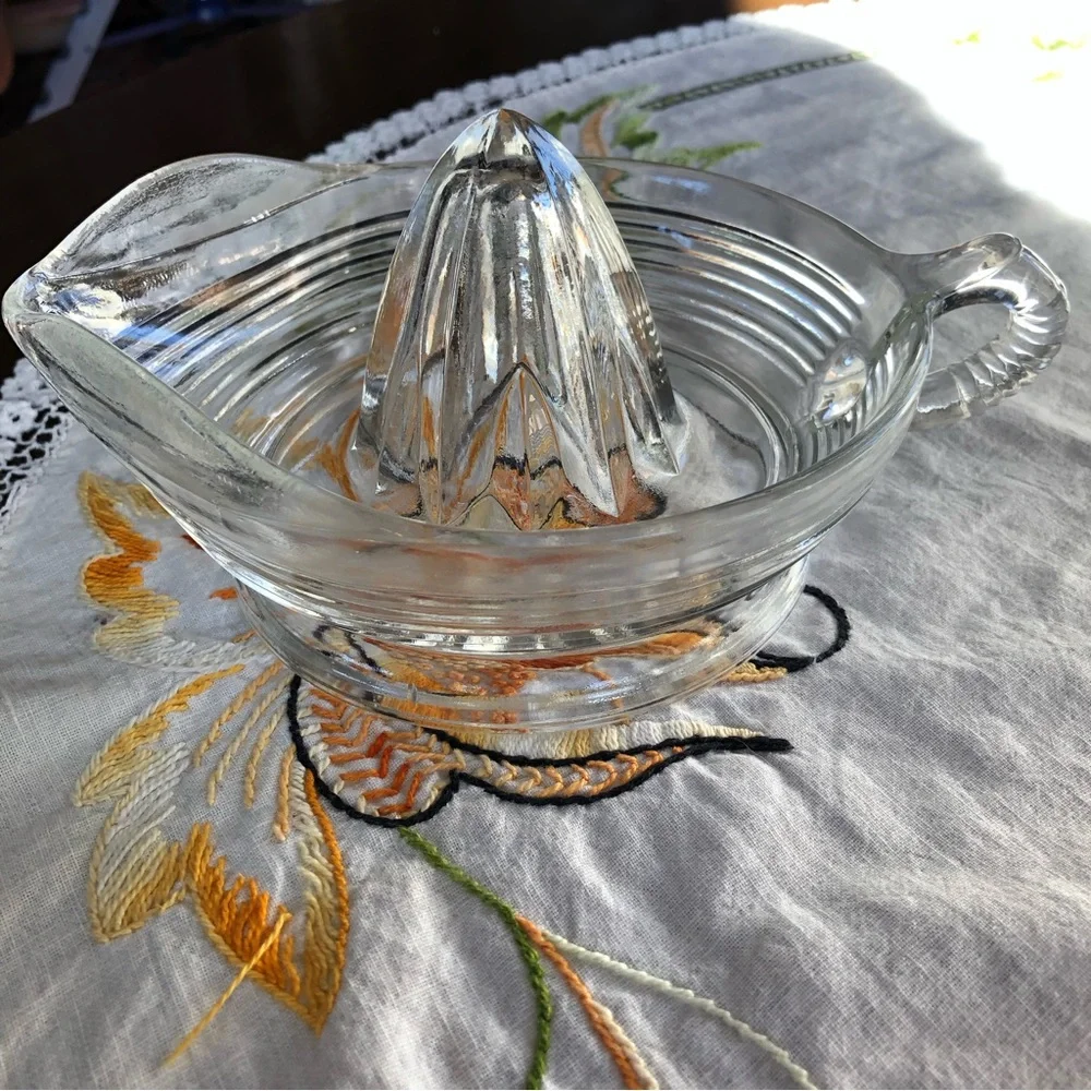 Vintage Citrus Reamer Juice Squeezer. Large Size. Scalloped Handle. 7.5